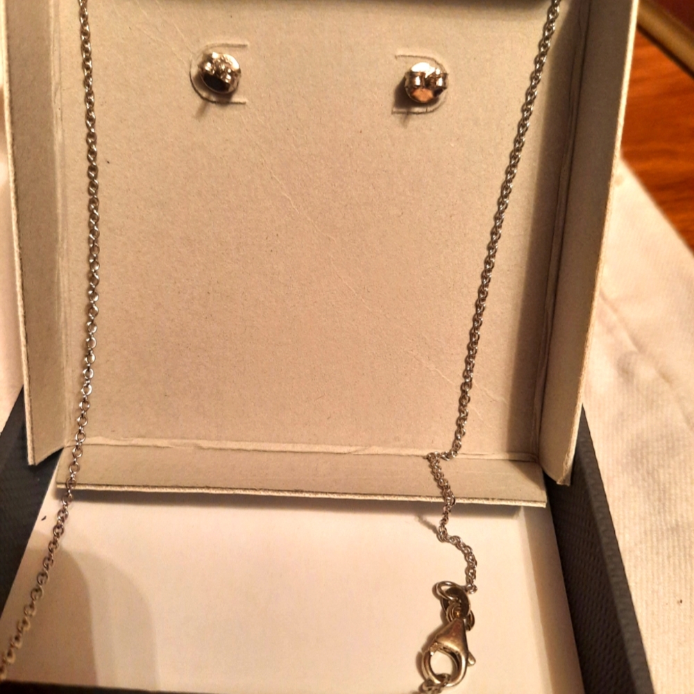 Snowflake earrings and necklace set - Picture 4 of 4